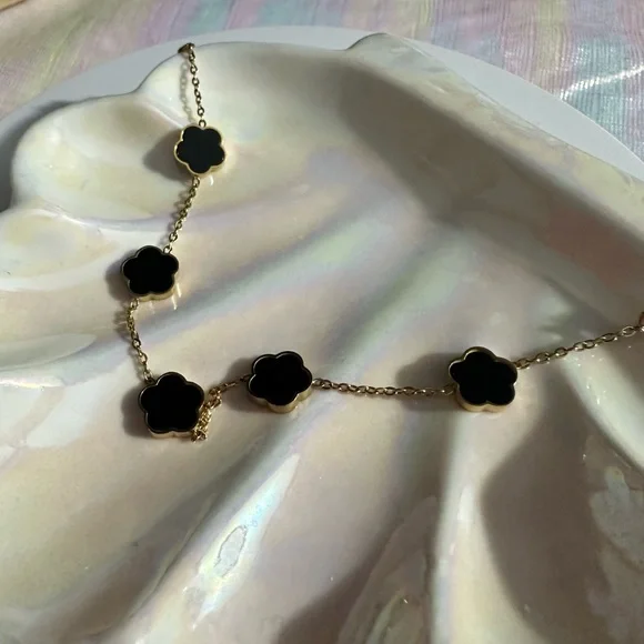 New stainless steel flower bracelet - Picture 3 of 3